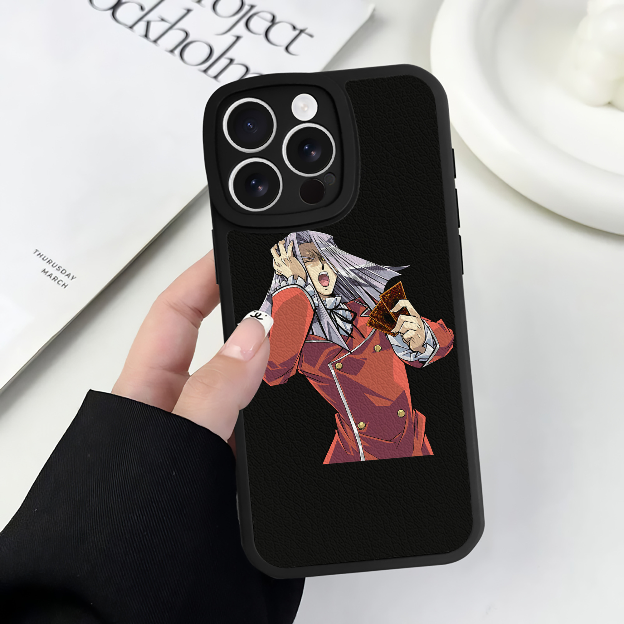 （画像用） 遊☆戯☆王 Yu-Gi-Oh! 【iPhone 16シリーズ対応】シリコンスマホケース（レザー調） 材質：シリコン